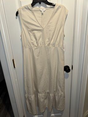 Time and Tru Cream Sleeveless V-Neck Midi Dress